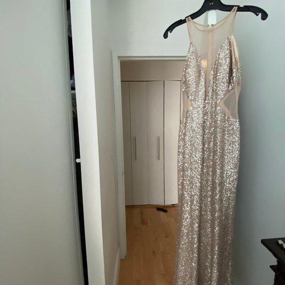 Elegant and classy sequin night gown. Aidan Mattox - Picture 2 of 5